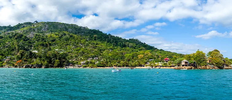 île Nosy Komba - RAVINALA TRAVEL